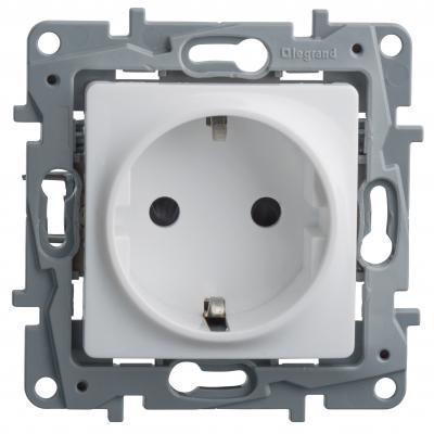 Розетка с заземлением винтовые зажимы Legrand Etika белый